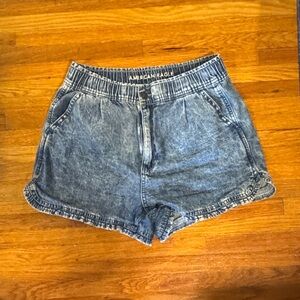 American Eagle Outfitters Light Wash Denim Shorts -“Mom Short”